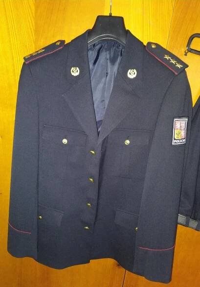 Důstojnická uniforma příslušníka Policie ČR, SKPV, model vz. 15