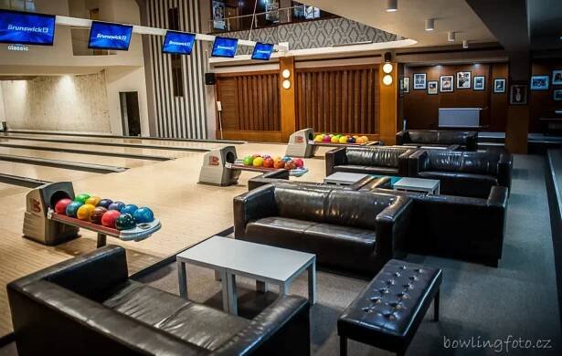 XBowling Praha Strašnice - 6 profesionálních drah s možností dětských mantinelů