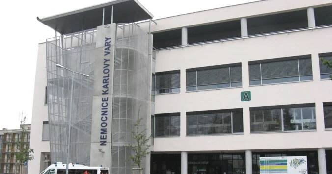 12letá dívka, která porodila v Karlových Varech: Pracovnice nemocnice nyní konečně promluvila. O tomhle veřejnost neměla vědět