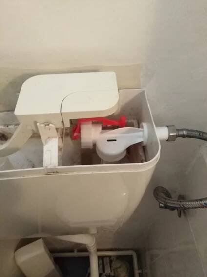 Výměna napouštěcího ventilu a potrubí toalety - VolejFerdu.cz
