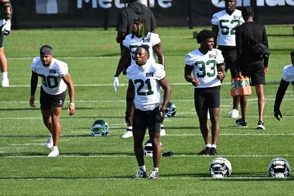 Jets cornerbacks Michael Carter II (30), Brandon Stephens (21) and Jordan Clark (33) stretch during practice at training camp in Florham Park, NJ. 