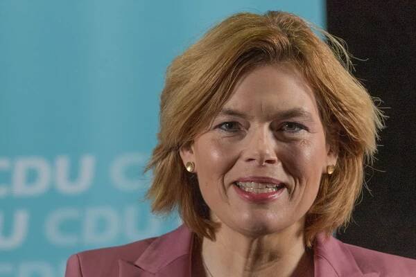▷ Julia Klöcknerová - Česká Wikipedie