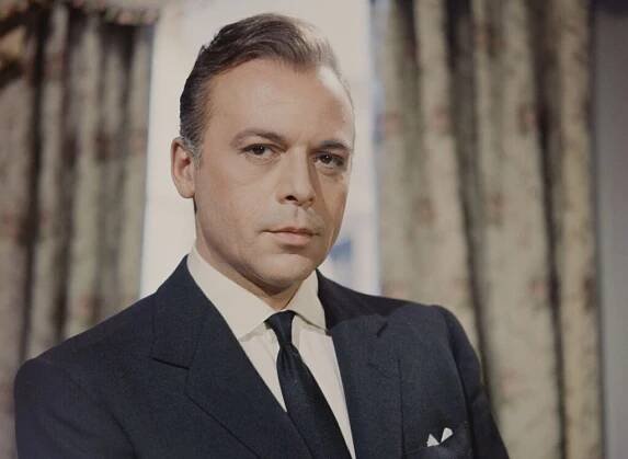 Záporák s pronikavým pohledem byl šlechticem z Prahy: Herbert Lom, šílený inspektor Dreyfuss i protivník Vinnetoua - Expres FM