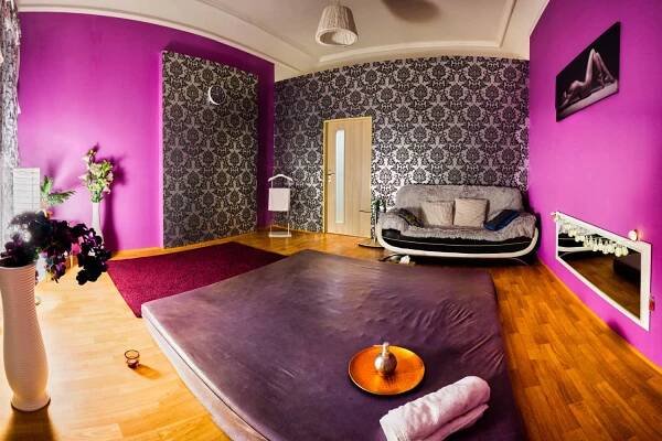 Kokosová masáž od dvou masérek za 2 700 Kč Praha, Vinohrady Erotické masáže Princess • Firmy.cz