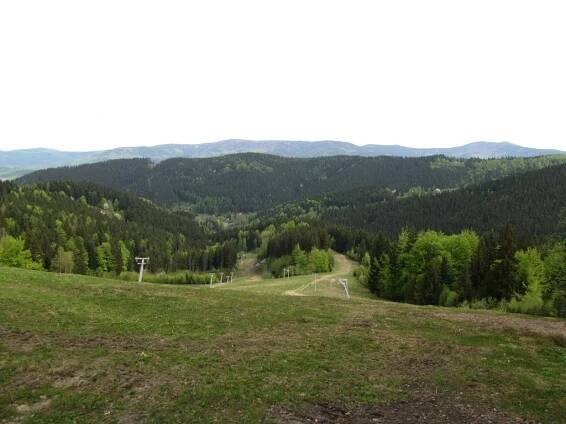 Kyvňačky a Radhošťský hřbet ze ski areálu Soláň (PresiCZ 8.5. 2015)