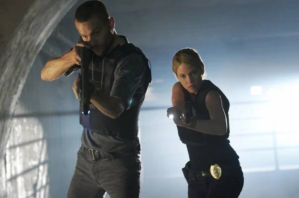 Dark Blue - August - Z filmu - Logan Marshall-Green, Nicki Aycox