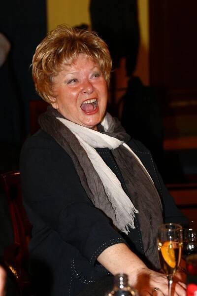 Legendární Pyšná princezna vyrazila poprvé po smrti dcery do společnosti: V divadle ji bavily Freimanová se Švandovou