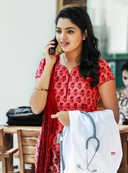 Nikhila Vimal Top Best Pictures And HD Wallpapers Collection - IndiaTelugu.Com