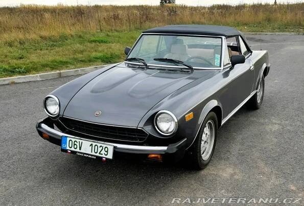Fiat 124 Spider 2000 - Třebíč