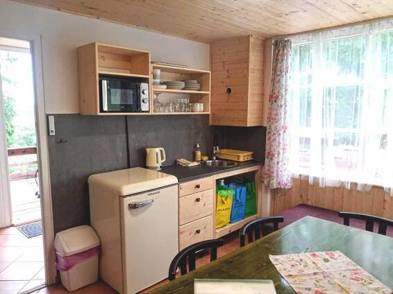 Kuchyň nebo kuchyňský kout v ubytování Nad rybníkem Hnačov - rodinný rekreační areál