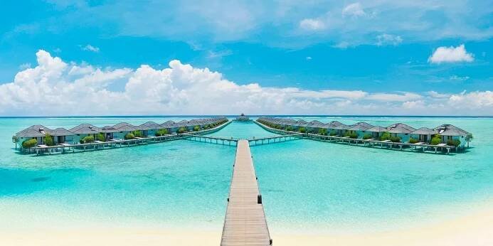 All inclusive Maledivy: přímý let, 5* resort u pláže
