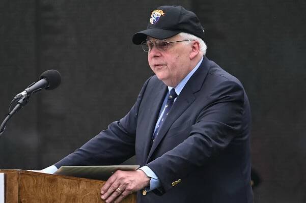 Veterán z vietnamské války, zakladatel a výkonný předseda představenstva...
