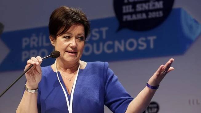 Kleslová pracovala současně pro několik státních firem, měsíčně brala statisíce