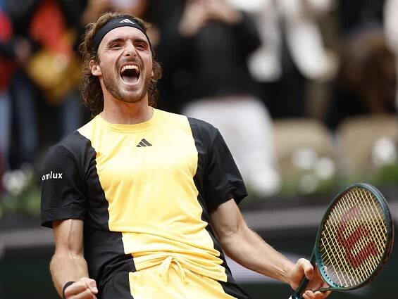 VIDEO Jeden z najbláznivejších comebackov na Roland Garros: Tsitsipas po obrate vyzve Alcaraza