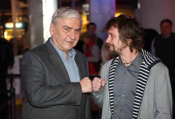 Miroslav Donutil s mladším kolegou Janem Dolanským. 