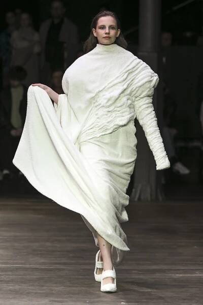 MBPFW 2025: Představujeme 5 nej z pražského fashion weeku