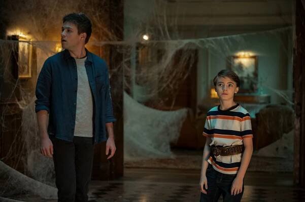 Zámek a klíč - Malý svět - Z filmu - Connor Jessup, Jackson Robert Scott