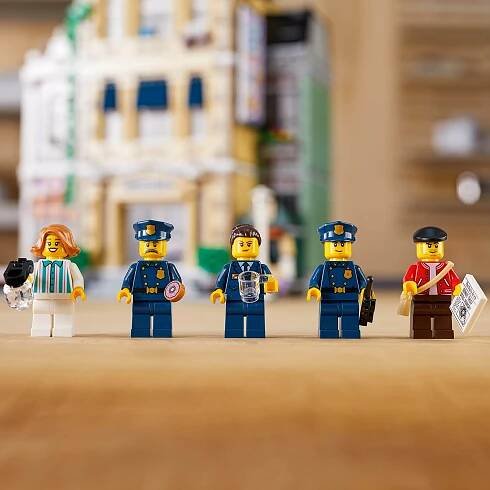 LEGO_10278_Feature3