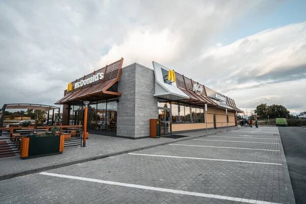 McDonald’s otevřel u dálnice kousek od Olomouce svou novou pobočku | Olomoucký REJ