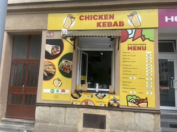 Velký kuřecí kebab nebo twister se sýrem, box s hranolky či šopský salát na odnos