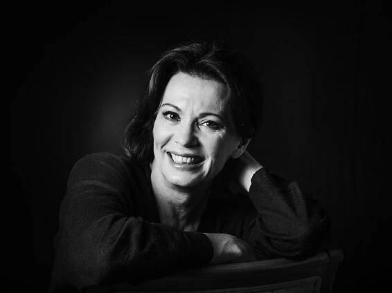 Photo Gallery with Iris Berben in the new „PM’s Biography“ magazine.