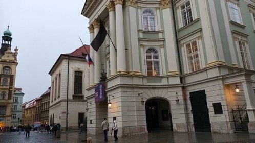 Uctění památky obětí střelby na Filozofické fakultě Univerzity Karlovy