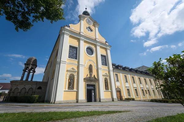 Klášter a klášterní kostel sv. Rodiny