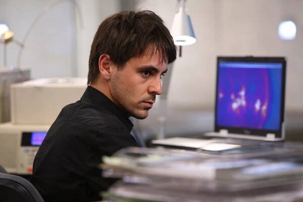 Paradox - Z filmu - Emun Elliott