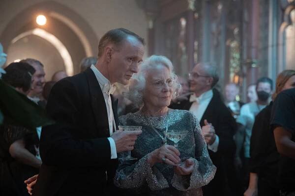 Holger Handtke, Marie-Anne Fliegel - Babylon Berlín - Epizoda 1 - Z filmu
