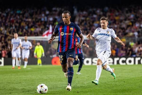 Žádný kartáč v kabině nebyl, řekl trenér Bílek po prohře v Barceloně