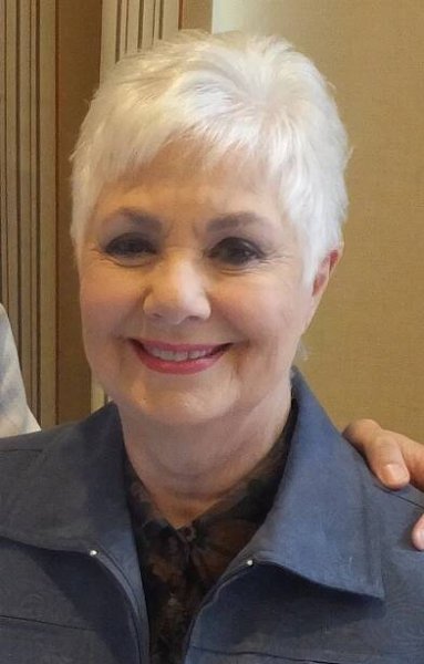 Shirley Jonesová – Wikipédia