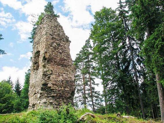 Zřícenina hradu Louzek - Bujanov, Jižní Čechy | Regiontourist.cz