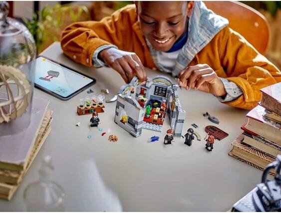 LEGO® Harry PotterTM HogwartsTM Castle: Potions Class 76431 (8+ Yrs)