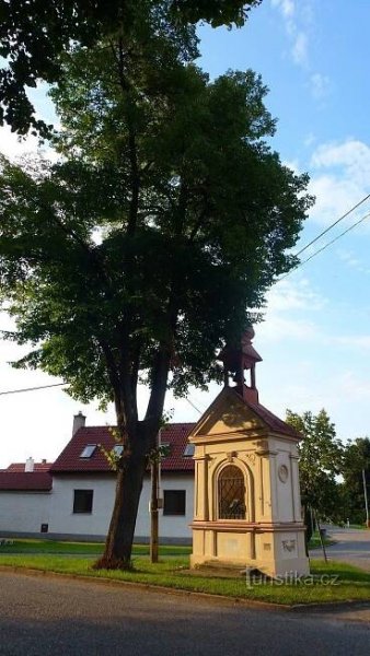 kaplička na návsi