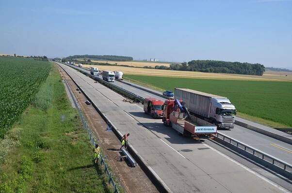 Bez dálniční známky se může. Část D2 směrem na Slovensko je nově bez poplatku