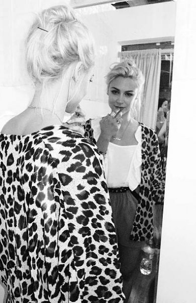 Samaire Armstrong fotka