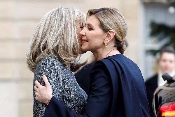 Francouzská první dáma Brigitte Macronová a ukrajinská první dáma Olena Zelenská v Paříži (12.12.2022)