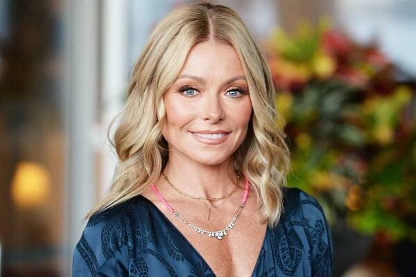 Kelly Ripa Unveils Cover of Her Memoir Live Wire After 18 Months of Writing: 'A Labor of Love'