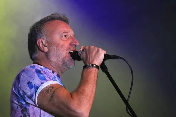 FOTOREPORT: Peter Hook na brněnské Flédě oživil New Order i Joy Division