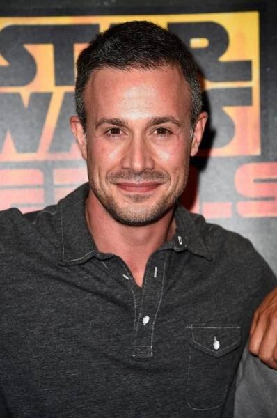 Freddie Prinze Jr. se obul do Kiefera Sutherlanda: Je to nejneschopnější chlap na světě