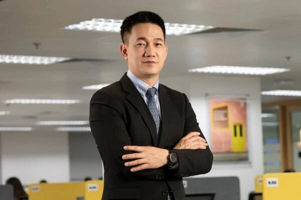 Photographic portrait of Long Viet Nguyen
