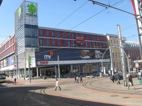 Jihoafrická společnost Rockcastle odkoupila od Tesca liberecký obchodní dům Forum za 2,1 miliardy korun