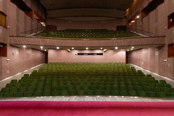 ÚSTÍ NAD LABEM – DŮM KULTURY: NOVÁ TVÁŘ DIVADELNÍHO SÁLU — Den architektury
