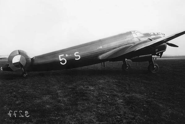Aero A-300 : Aero