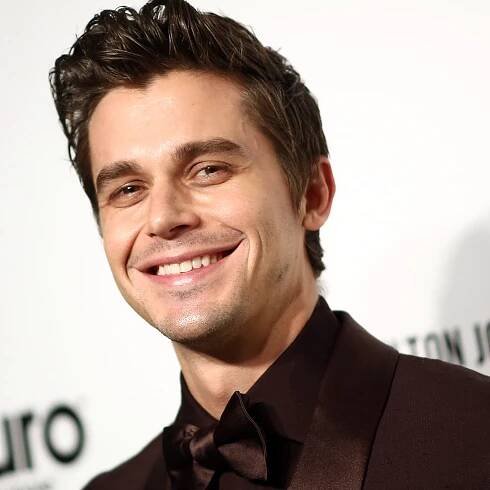Antoni Porowski's Short Haircut Throws Instagram Into a Thirst Fit