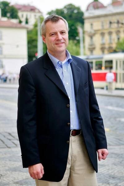 FOTO: Petr Kolář v době, kdy byl českým velvyslancem ve Spojených státech amerických. – stránka 1