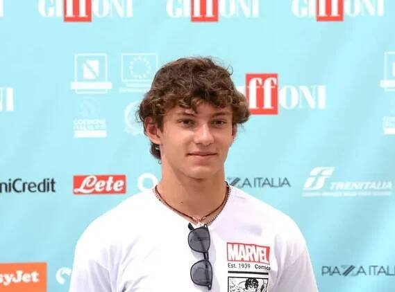 GIFFONI VALLE PIANA, ITÁLIE - 23. července 2024: Andrea Kimi Antonelli na filmovém festivalu Giffoni 2024 - 23. července 2024 v Giffoni Valle Piana, Itálie. — Stock obrázek
