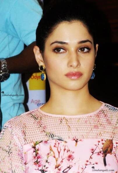 Tamanna Bhatia – the navel queen – IndianGalz