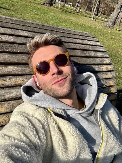 Jiří Böhm #Out&Proud: „Přijmout sebe sama je naprosto zásadní okamžik. Pokud to člověk neudělá, nemůže se cítit svobodně