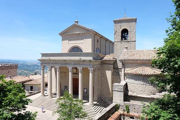 Vista de la catedral de San Marino